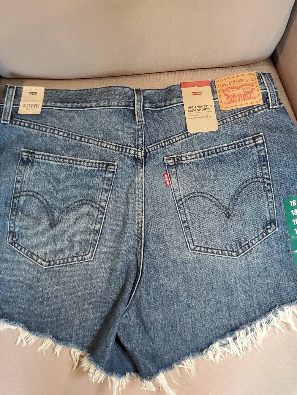 NWT Levi's High Waisted Mom Shorts Blue Denim Raw Hem Woman's Size 34 ( Size 18)
